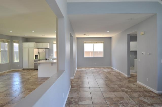 29720 Gracilior Drive, Escondido CA: https://media.crmls.org/mediaz/0a03970e-98bf-47b6-91ec-3ecc01ac6dbd.jpg