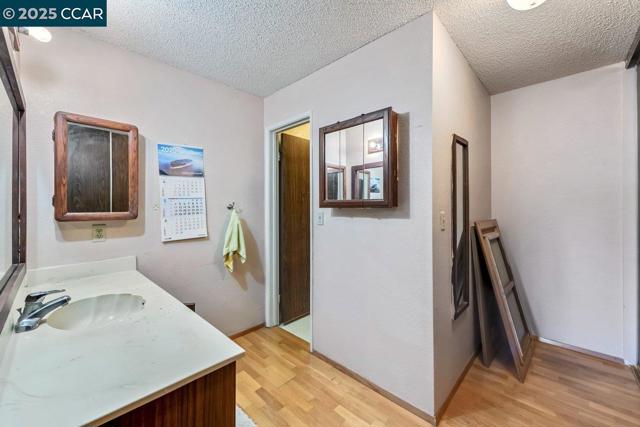 5050 Valley Crest Dr, Concord CA: https://media.crmls.org/mediaz/0a03a881-3946-48fe-a7a4-fcff64bd5eac.jpg