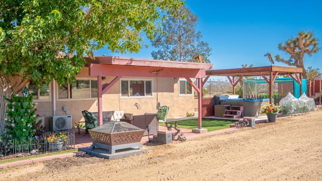 58189 Sunny Sands Drive, Yucca Valley CA: https://media.crmls.org/mediaz/0a03b1b8-293f-40e7-97c7-8bec749e21b2.jpg