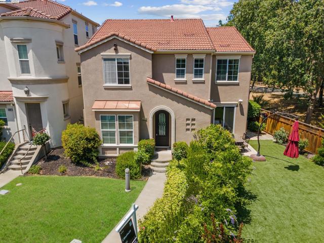 5989 Hillbrook Pl, Dublin CA: https://media.crmls.org/mediaz/0a03d1a8-27dd-403a-9ee3-2553dac60a84.jpg