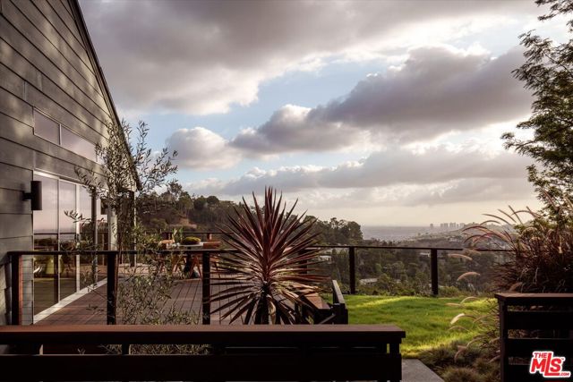 7420 Cervantes Place, Los Angeles CA: https://media.crmls.org/mediaz/0a042a00-55a9-4733-9b86-fa6e360e46d3.jpg