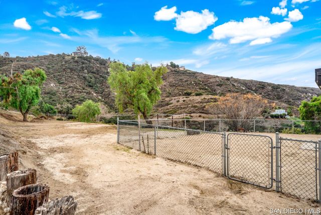 Image 6 of 59 For 13764 Jamul Dr