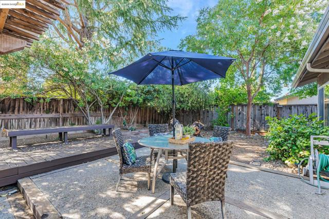 4414 Willow Glen Ct, Concord CA: https://media.crmls.org/mediaz/0a060488-53f3-43c1-86ba-e536536d8c1f.jpg