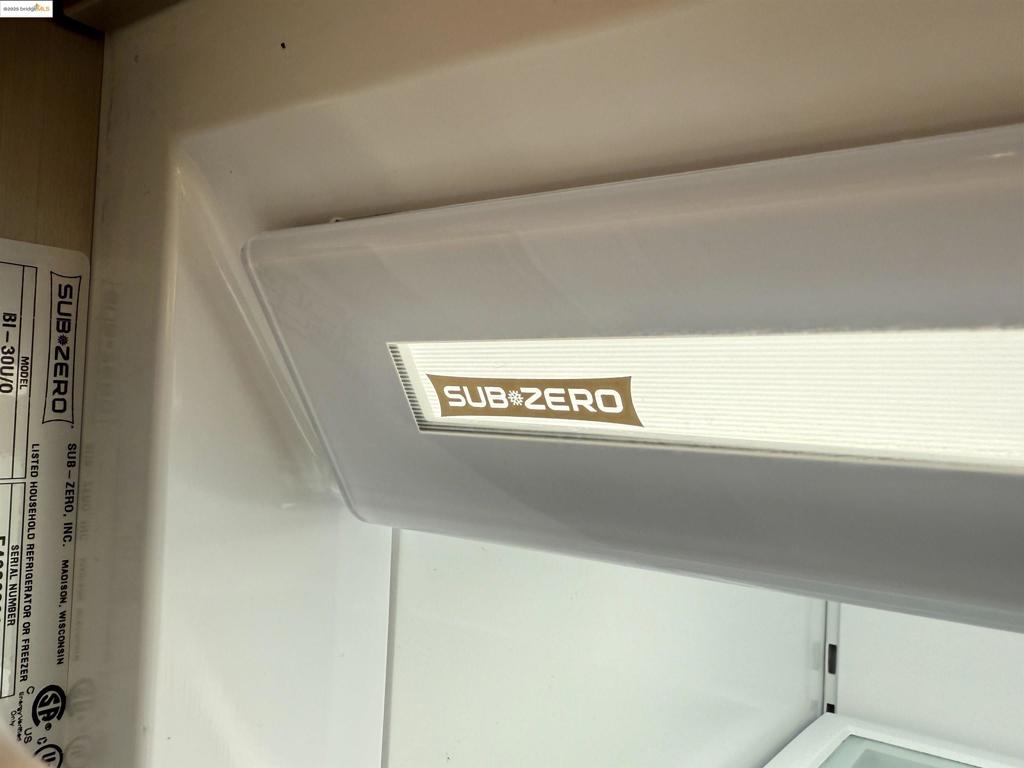 https://media.crmls.org/mediaz/0a0654e1-cb25-4645-ba21-e24ae8d2dde2.jpg?preset=X-Large