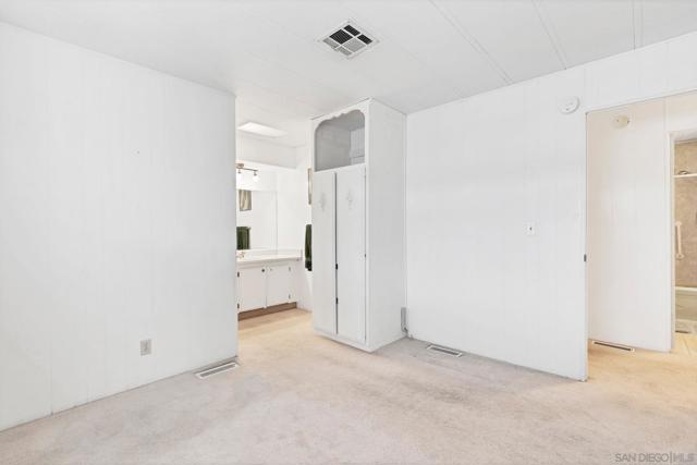 525 W El Norte Pkwy, Escondido CA: https://media.crmls.org/mediaz/0a066792-7234-421a-afc0-e0400bccb6a0.jpg
