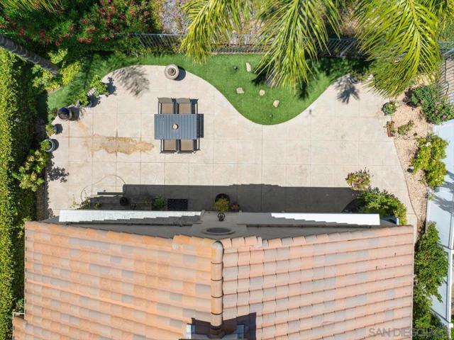 2385 Amber Oak Ln, Escondido CA: https://media.crmls.org/mediaz/0a06dfe4-3927-4314-91c2-c9e1340f4c2a.jpg