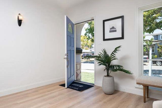 833 Linden Avenue, Burlingame CA: https://media.crmls.org/mediaz/0a06ec97-9d35-46e2-93d2-f748b403ec02.jpg