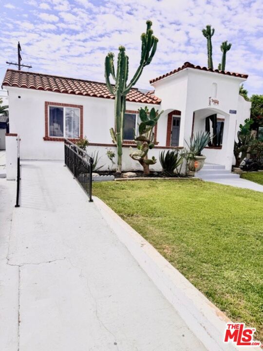 2940 Live Oak Street, Huntington Park CA: https://media.crmls.org/mediaz/0a06f6b8-2827-4507-8828-d5aa1d0c66c7.jpg