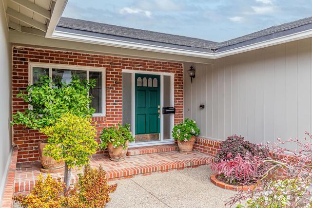 712 Foothill Drive, San Mateo CA: https://media.crmls.org/mediaz/0a075c72-ab31-4208-b516-eb4e6cf22a1c.jpg