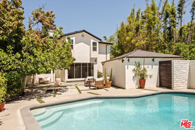 13514 Morrison Street, Sherman Oaks CA: https://media.crmls.org/mediaz/0a07b5b9-1117-44fb-a346-6c1d13a0b6e9.jpg