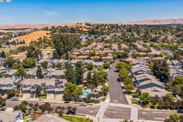 1789 Corte Sueno, Livermore CA: https://media.crmls.org/mediaz/0a080145-798c-44c2-8790-e8b83c38e2cc.jpg