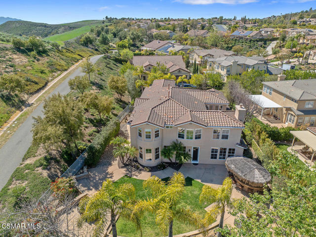 3034 Heavenly Ridge Street, Thousand Oaks CA: https://media.crmls.org/mediaz/0a0830eb-82b4-4a91-a79e-ef336c43e2a1.jpg