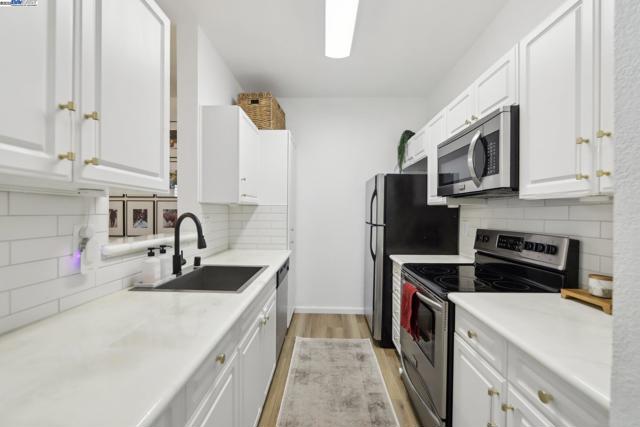 7104 Cross Creek Cir, Dublin CA: https://media.crmls.org/mediaz/0a08d748-a8bf-47e6-9b80-33b7c4e079fa.jpg