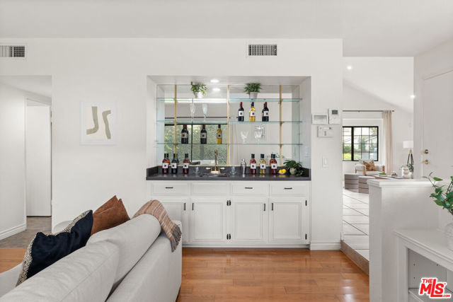 6514 S Copperwood Avenue, Inglewood CA: https://media.crmls.org/mediaz/0a09055e-0b68-4fdf-be65-d8c477433e86.jpg