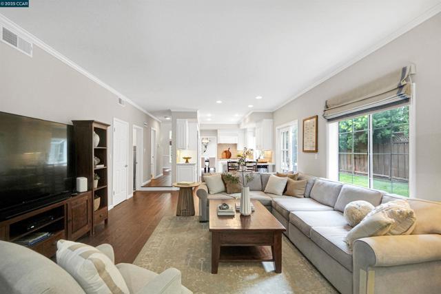 405 Triomphe Ct, Danville CA: https://media.crmls.org/mediaz/0a0953e2-b22f-4492-8d84-af25335e03af.jpg