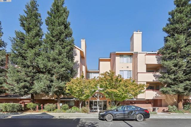 Image 32 of 40 For 22530 3rd St  107