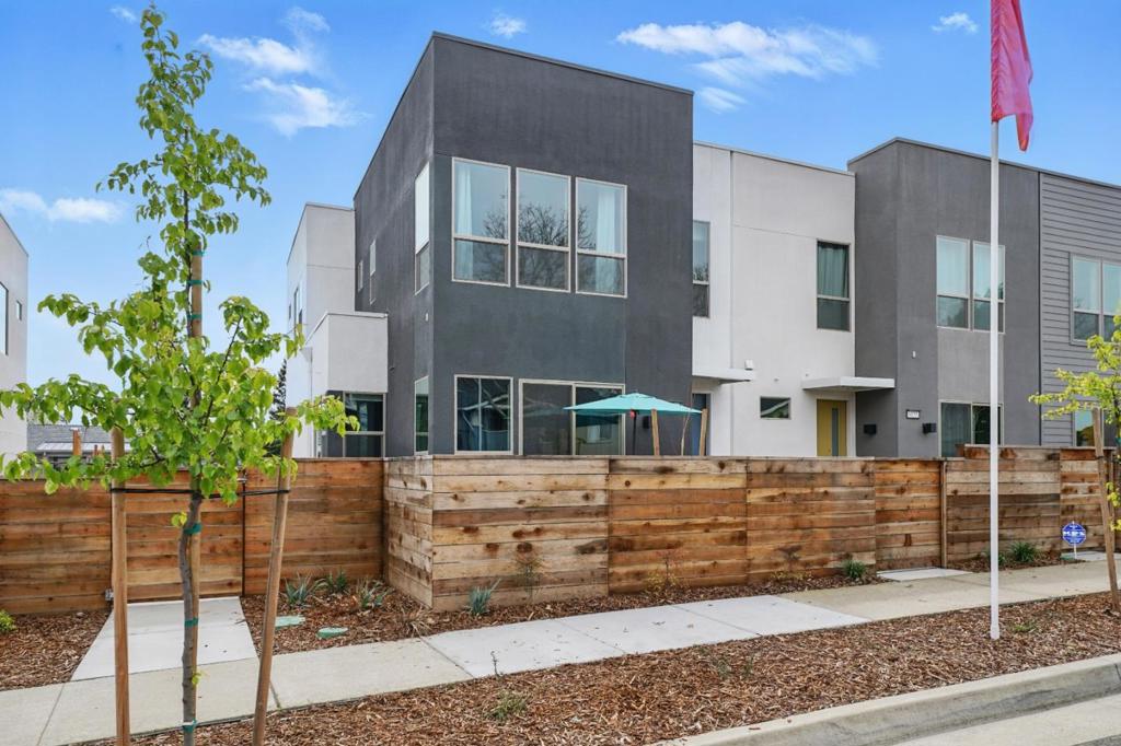 6129 Bridgecross Drive