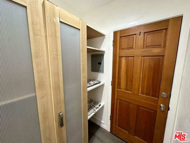 523 1/2 W 56th Street, Los Angeles CA: https://media.crmls.org/mediaz/0a09bbbb-836f-41bf-849d-24c45ae0457e.jpg