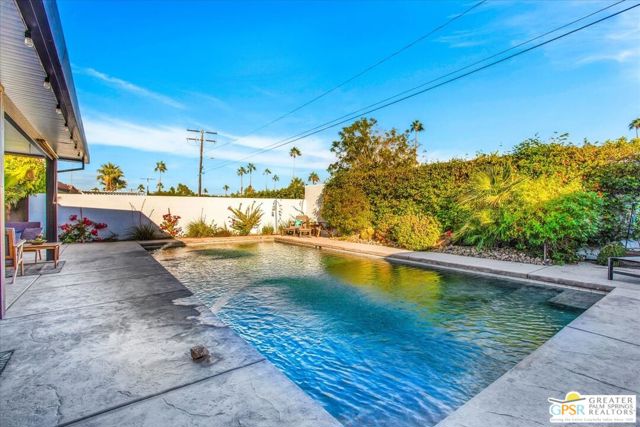 45864 Shadow Mountain Drive, Palm Desert CA: https://media.crmls.org/mediaz/0a09d2a6-177e-4c52-b123-cf1f764319b2.jpg