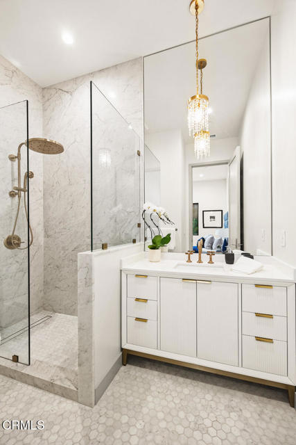 4828 Oakwood Avenue, La Canada Flintridge CA: https://media.crmls.org/mediaz/0a0a0685-c370-4145-a599-ee4535bacaf5.jpg