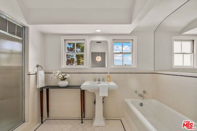 8023 Hemet Place, Los Angeles CA: https://media.crmls.org/mediaz/0a0a3120-697e-45ae-972d-1c1a7528ad18.jpg