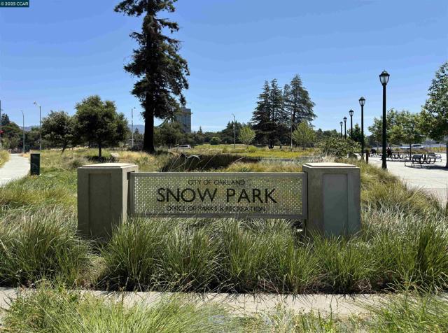 58 Vernon St, Oakland CA: https://media.crmls.org/mediaz/0a0a6bc2-c734-4a48-9887-aa7723b8fcac.jpg