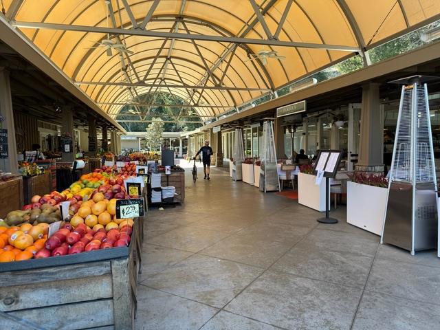 1023 Los Trancos Road, Portola Valley CA: https://media.crmls.org/mediaz/0a0ad7b1-528d-44a2-a167-0241333b1501.jpg
