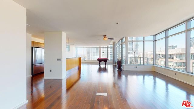 1155 S Grand Avenue, Los Angeles CA: https://media.crmls.org/mediaz/0a0b0b61-07ea-4763-9538-37106f5b3885.jpg