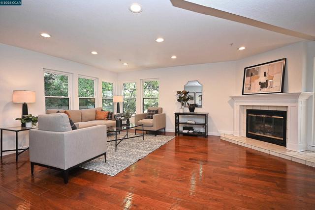 3279 Mt Diablo Ct, Lafayette CA: https://media.crmls.org/mediaz/0a0b12df-a280-4158-9412-dcdaa6a35ba0.jpg