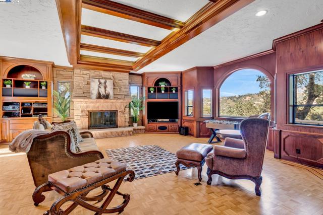 219 Valley Oaks Dr, Alamo CA: https://media.crmls.org/mediaz/0a0b4c24-2716-478b-b5b3-759bfafd1712.jpg