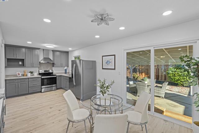 4564 Piper St, Fremont CA: https://media.crmls.org/mediaz/0a0b8851-1e6e-4eab-89f7-441479caf362.jpg