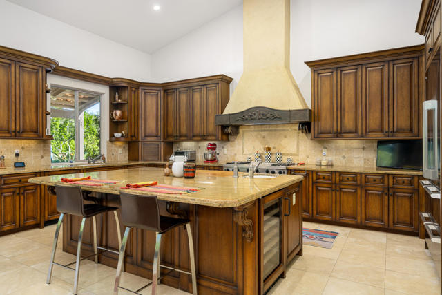 73342 Bursera Way, Palm Desert CA: https://media.crmls.org/mediaz/0a0c45d9-7d1d-4518-9649-5495f819d2a4.jpg