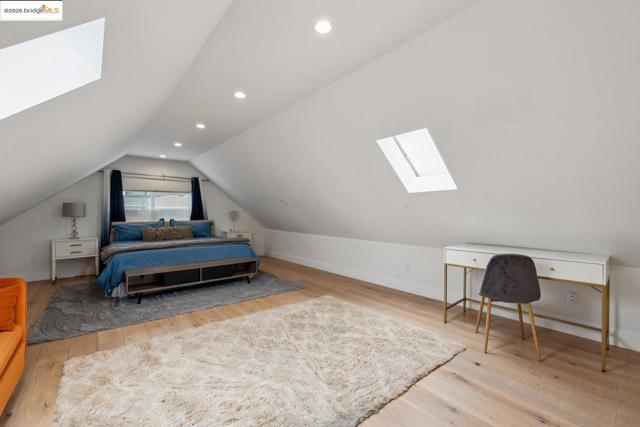 1537 Revere AVE, San Francisco CA: https://media.crmls.org/mediaz/0a0c5dd9-9b52-4a32-a75f-3ff422e97f7d.jpg