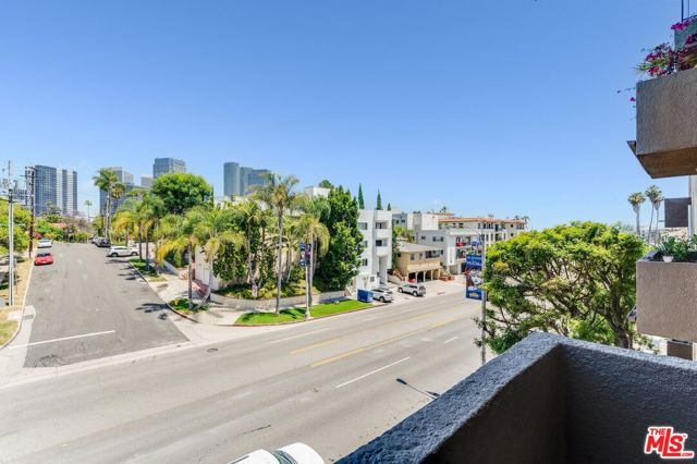 Image 20 of 38 For 1557 Beverly Glen Boulevard 203