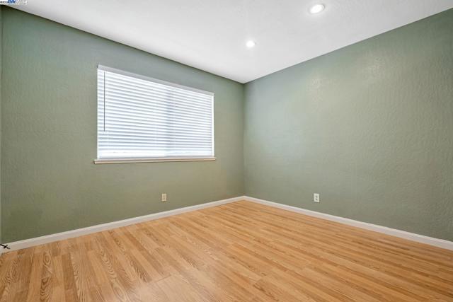 2141 Swan Ct, Union City CA: https://media.crmls.org/mediaz/0a0ce28f-83c6-4981-a790-ec19085a81dc.jpg