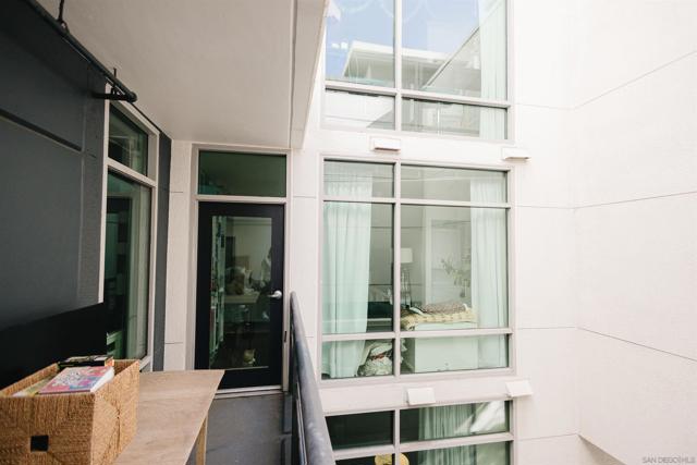 425 W Beech St, San Diego CA: https://media.crmls.org/mediaz/0a0ce6bf-53dd-4901-829a-fec56f233d39.jpg