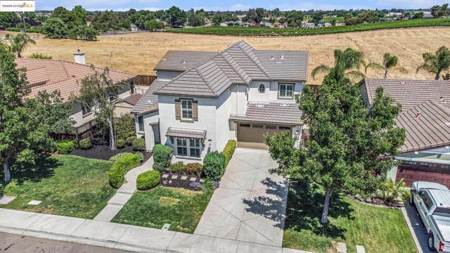 583 Sawgrass Way, Oakley CA: https://media.crmls.org/mediaz/0a0d3609-5a9e-4aae-a405-c383b38c06d7.jpg