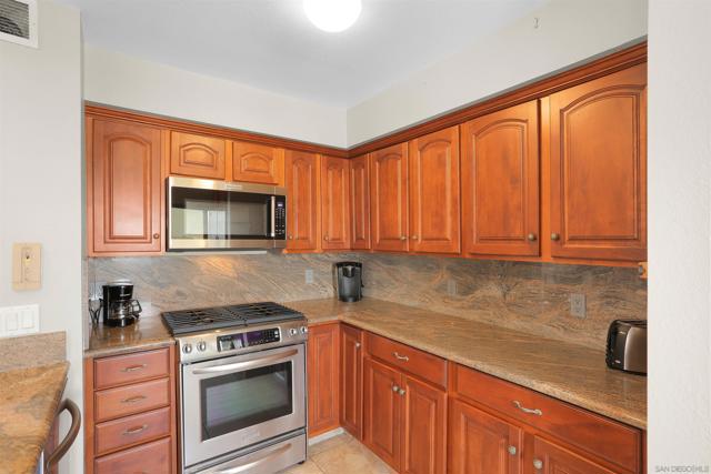 1100 Seacoast Dr, Imperial Beach CA: https://media.crmls.org/mediaz/0a0d7110-640b-4e44-90c8-3f2d5c5f5704.jpg