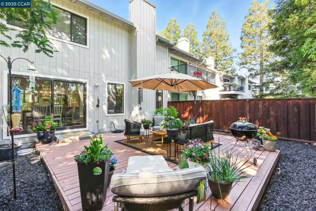 223 Via Pinada Ln, Martinez CA: https://media.crmls.org/mediaz/0a0daff7-8310-4233-be6c-6cb38d078c58.jpg