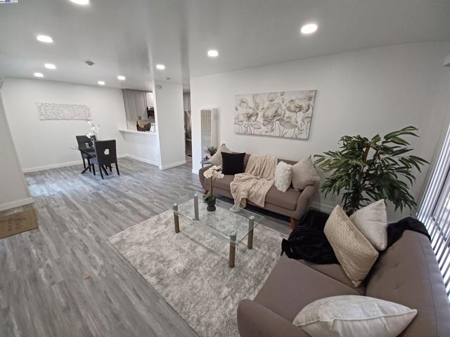 112 Aurora Plz, Union City CA: https://media.crmls.org/mediaz/0a0e1e3a-bfea-4943-a1dd-b08e6017ca15.jpg