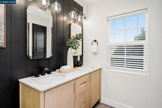 117 Montana Dr, Danville CA: https://media.crmls.org/mediaz/0a0e7bee-5c27-4654-8c1b-ab400e494f44.jpg