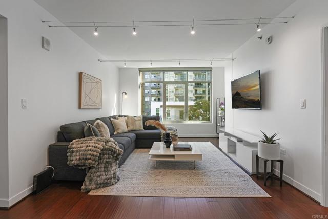 Image 6 of 28 For 425 Beech Street 521