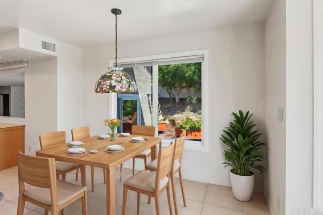 Detail Gallery Image 11 of 53 For 14040 Old Station Road, San Diego,  CA 92064 - 4 Beds | 2/1 Baths