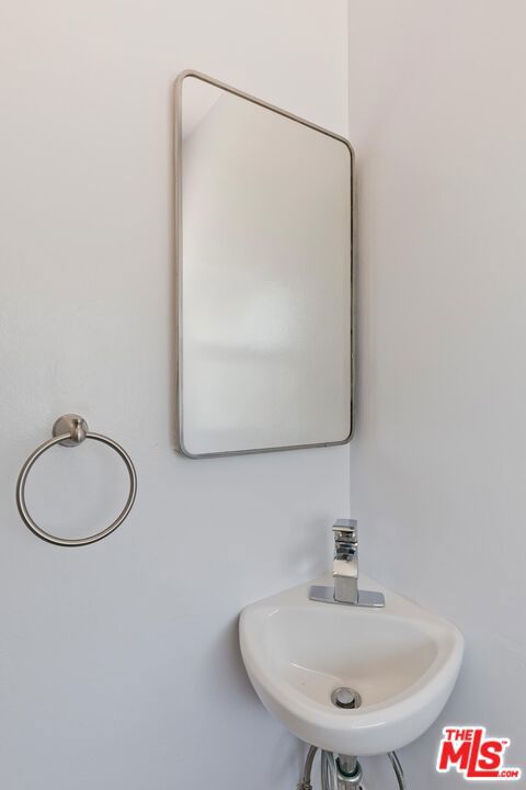 https://media.crmls.org/mediaz/0a0f9b08-18d2-456f-b4e5-2c803b1af845.jpg?preset=X-Large