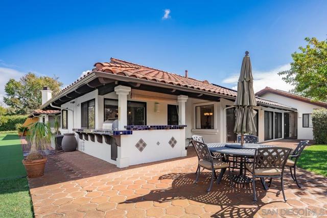 11 Country Glen Rd, Fallbrook CA: https://media.crmls.org/mediaz/0a0fd14e-2c01-4661-a0bb-31bc1368b57b.jpg