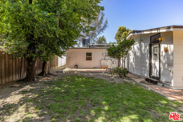 22027 Viscanio Road, Woodland Hills CA: https://media.crmls.org/mediaz/0a1005ba-b003-48c1-8932-000271f971ce.jpg