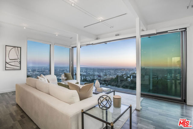 8506 Magnolia Drive, Los Angeles CA: https://media.crmls.org/mediaz/0a102b92-fa1e-494a-b7ff-ee9ab1c13174.jpg