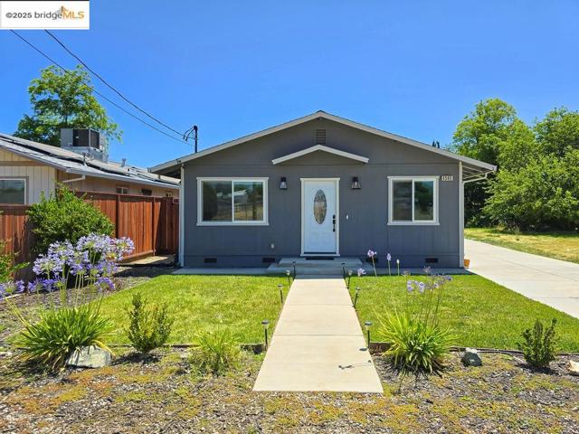 4585 Summer St, Olivehurst CA: https://media.crmls.org/mediaz/0a10f964-5656-4ef2-a1a5-10289d04117b.jpg