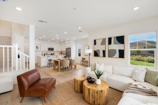 61109 Via Vicenza, San Ramon CA: https://media.crmls.org/mediaz/0a1143c1-fbdb-43e5-8933-343825b9a5f9.jpg