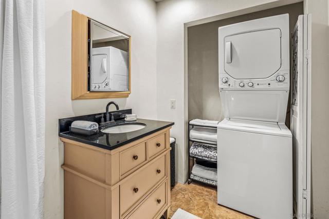 2003 Costa Del Mar Rd, Carlsbad CA: https://media.crmls.org/mediaz/0a118ac4-679b-4b20-a2cb-639ceab6d3ce.jpg